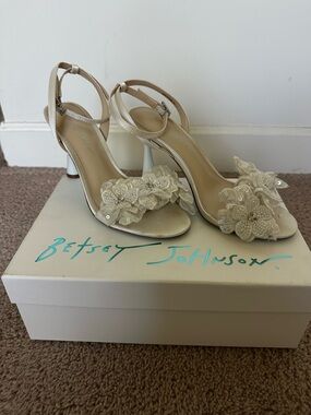 Betsy Johnson Cali Heels